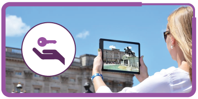 ragazza di spalle che vede immagine in un tablet ragazza di spalle che vede immagine in un tablet